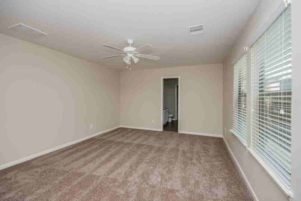 20730 Dickinson Manor Ln - Photo 2 of 15