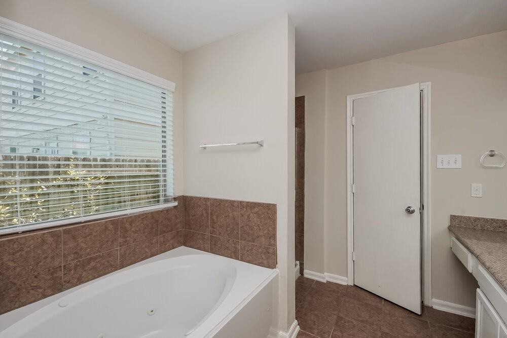 20730 Dickinson Manor Ln - Photo 6 of 15