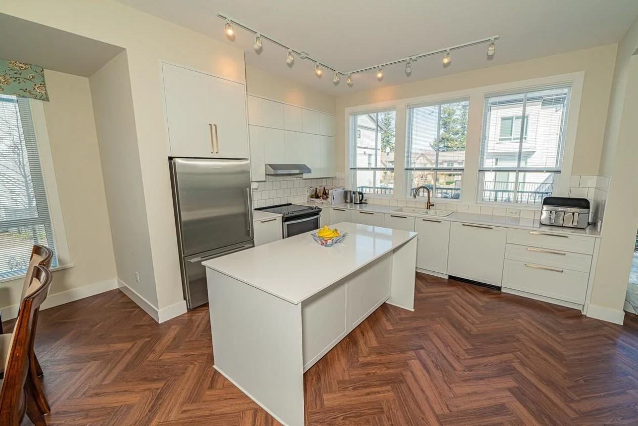 15898 27 Avenue #49 - Photo 6 of 26