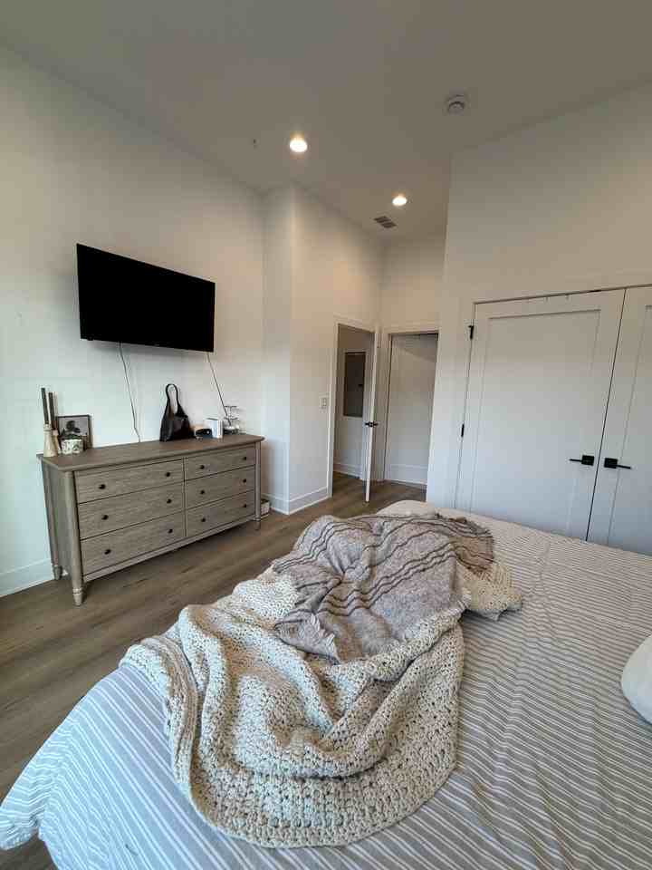 1621 W 13th St #200 - Photo 6 of 14