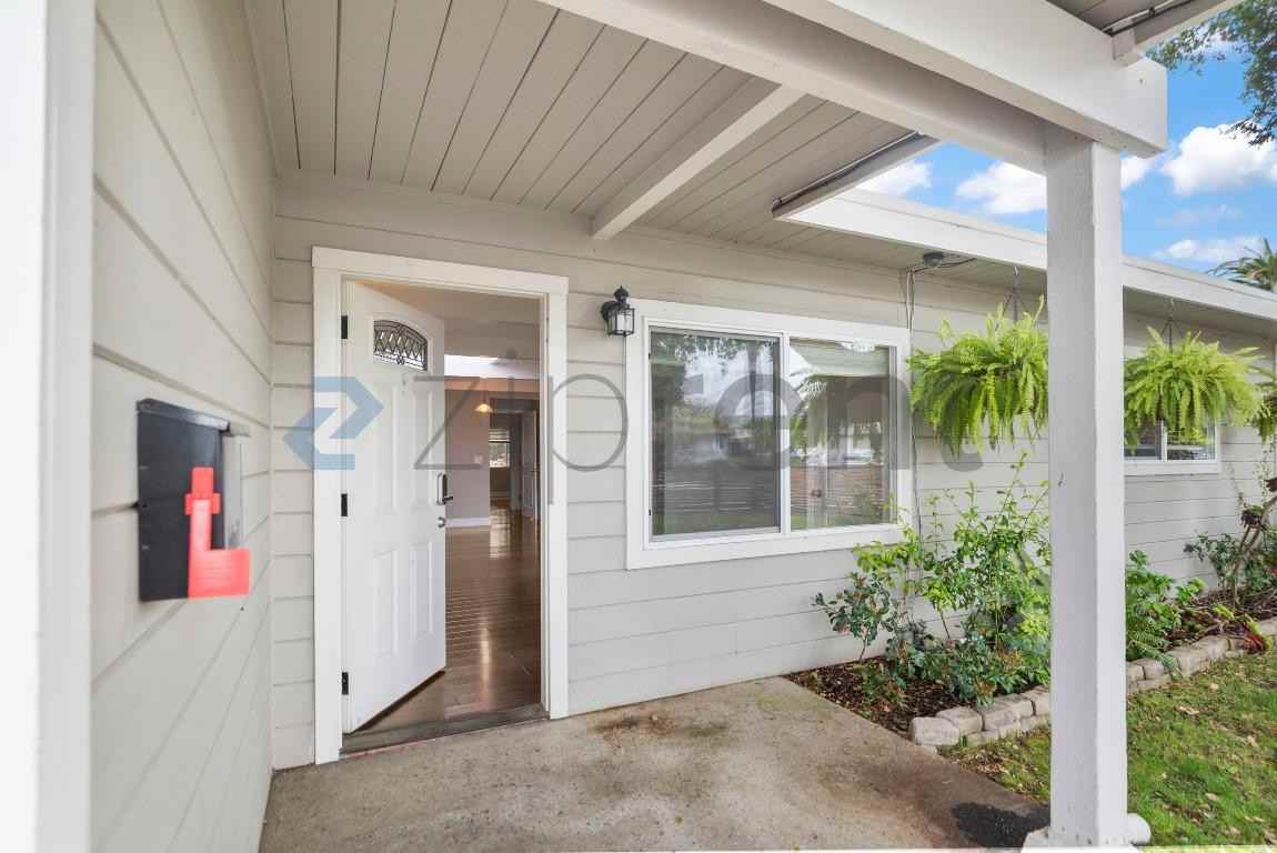 1135 Hollyburne Ave - Photo 5 of 28