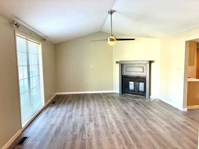 1304 Stafford St - Photo 3 of 11