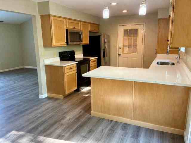 1304 Stafford St - Photo 5 of 11