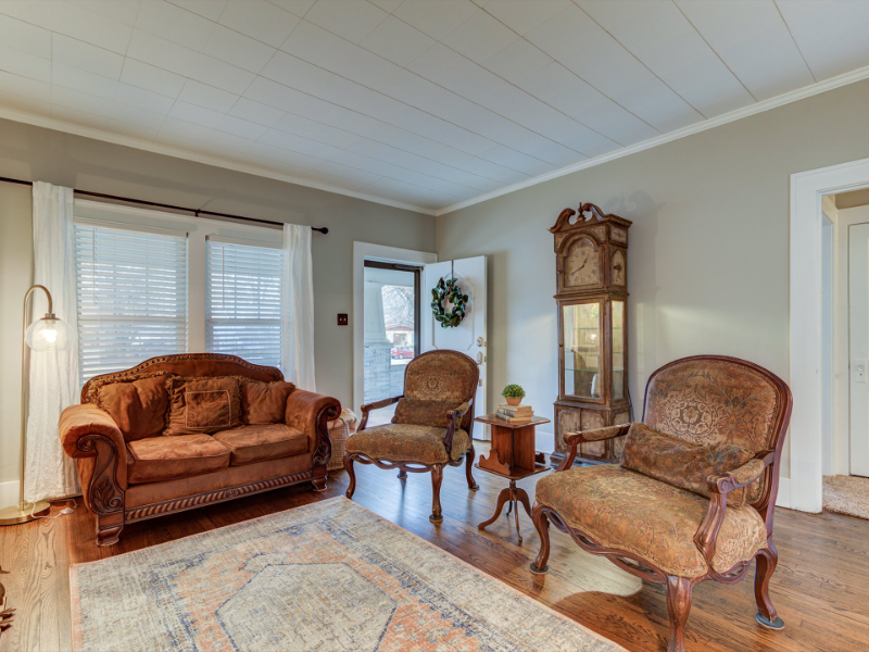 1325 S Cherokee Ave - Photo 6 of 32