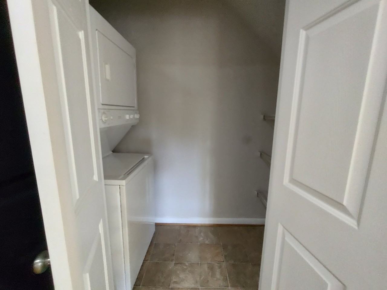 908 Athens Dr #C - Photo 3 of 9