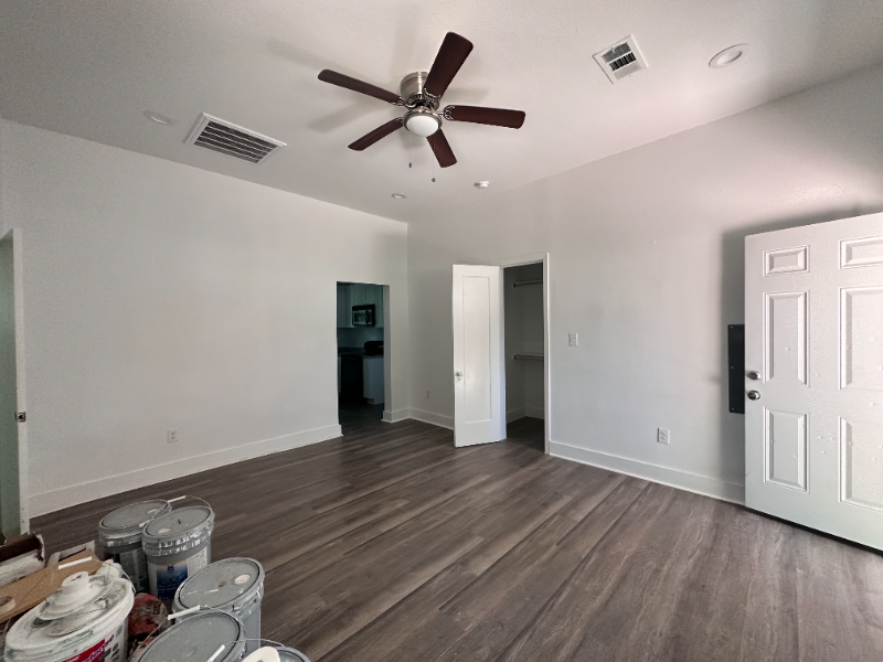 102 7th St Sw #3 - Photo 2 of 16