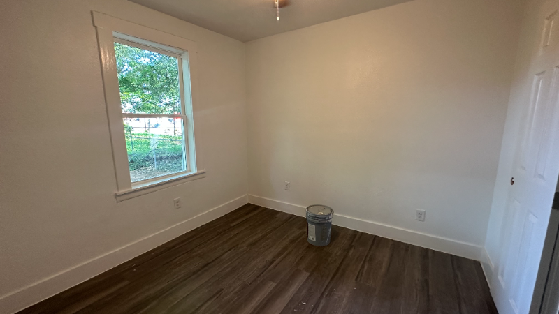 102 7th St Sw #3 - Photo 4 of 16