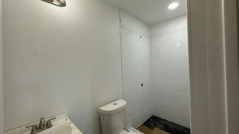 102 7th St Sw #3 - Photo 5 of 16