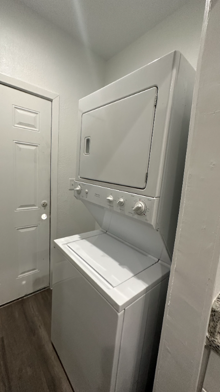 102 7th St Sw #3 - Photo 6 of 16