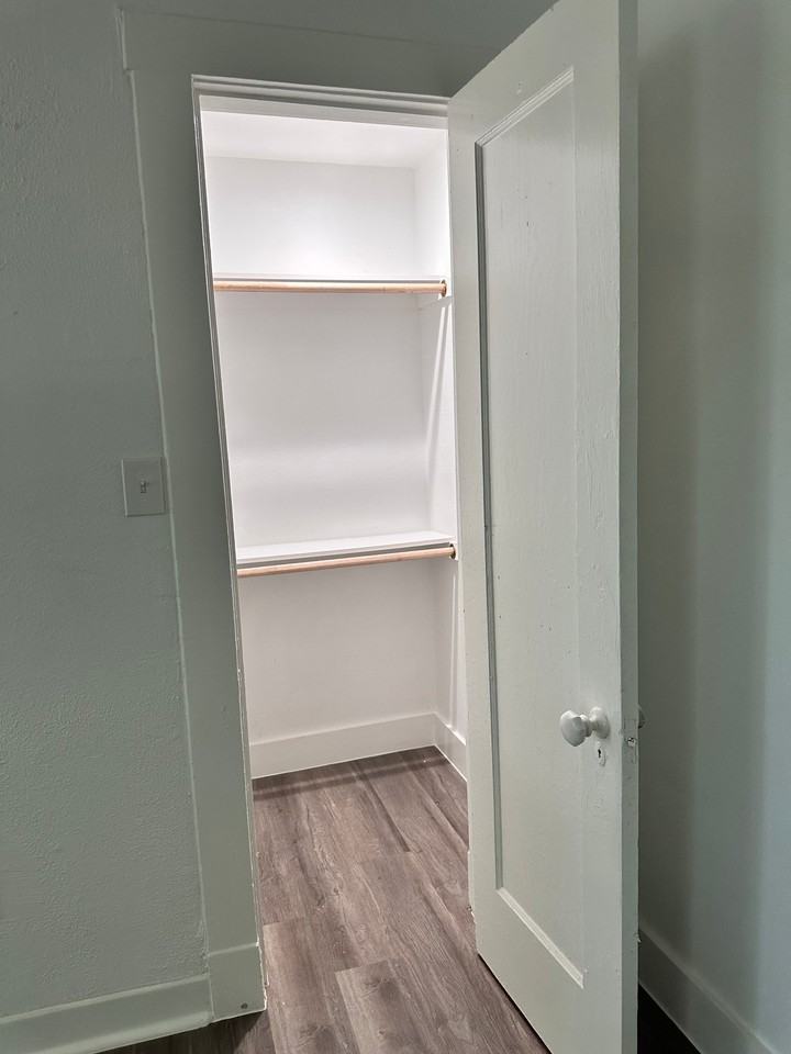 102 7th St Sw #2 - Photo 5 of 9
