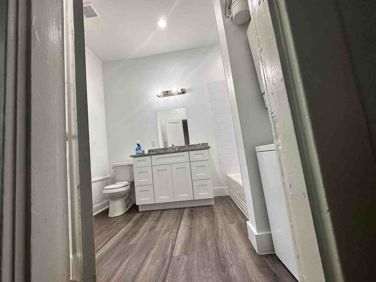 102 7th St Sw #2 - Photo 6 of 9