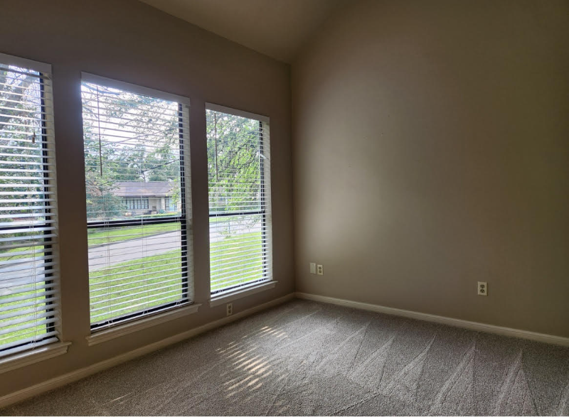 305 Forest Dr - Photo 4 of 14