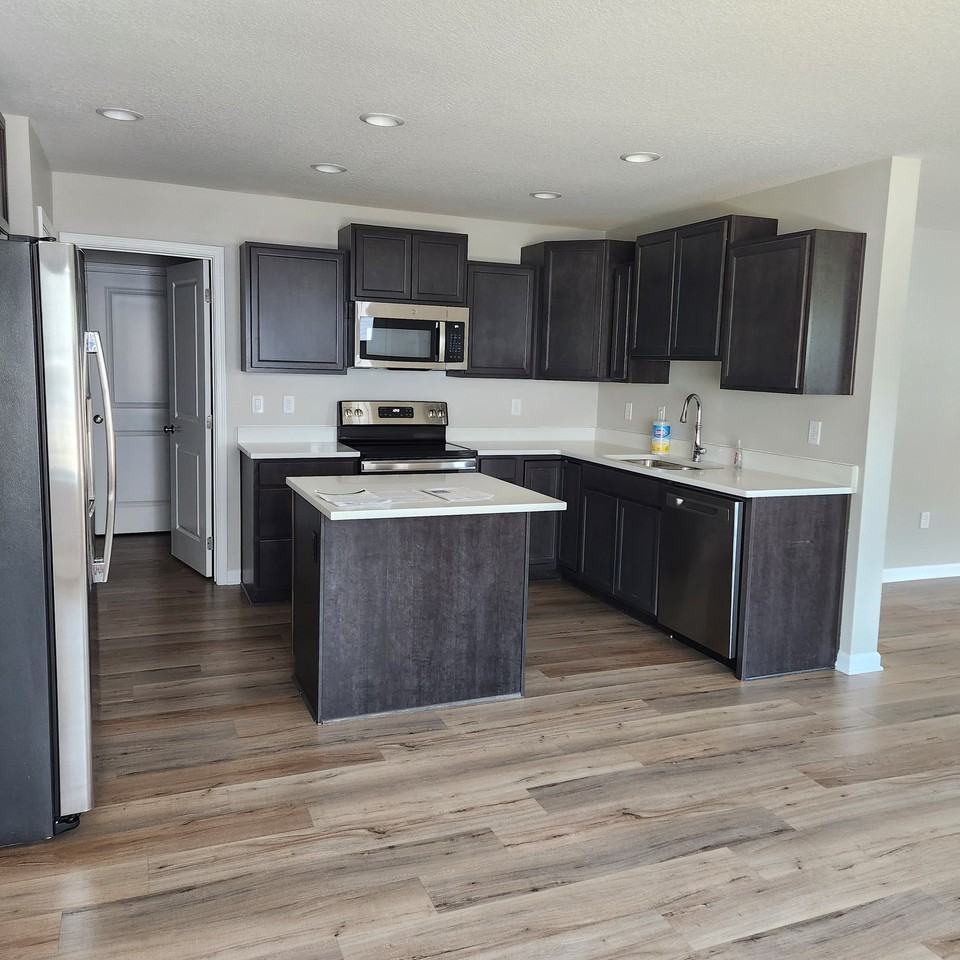 1500 Primrose Dr Se - Photo 3 of 13