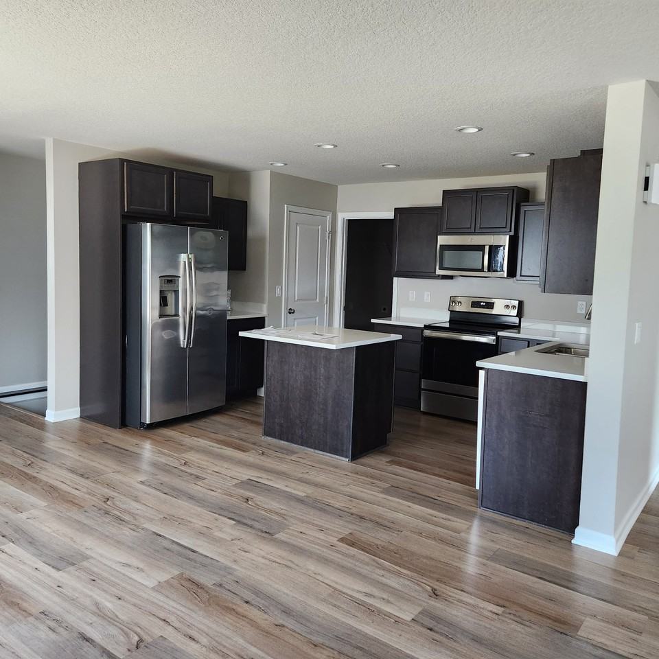 1500 Primrose Dr Se - Photo 4 of 13