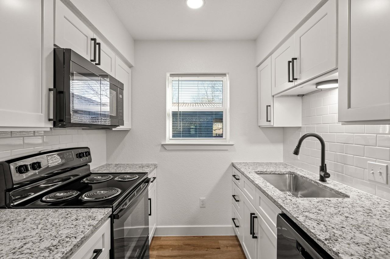 125 13th St Se #200 - Photo 4 of 10