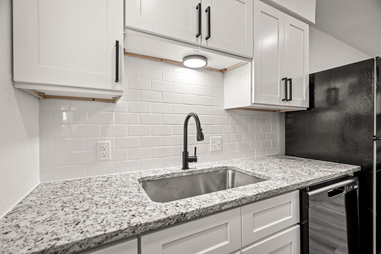 125 13th St Se #200 - Photo 5 of 10