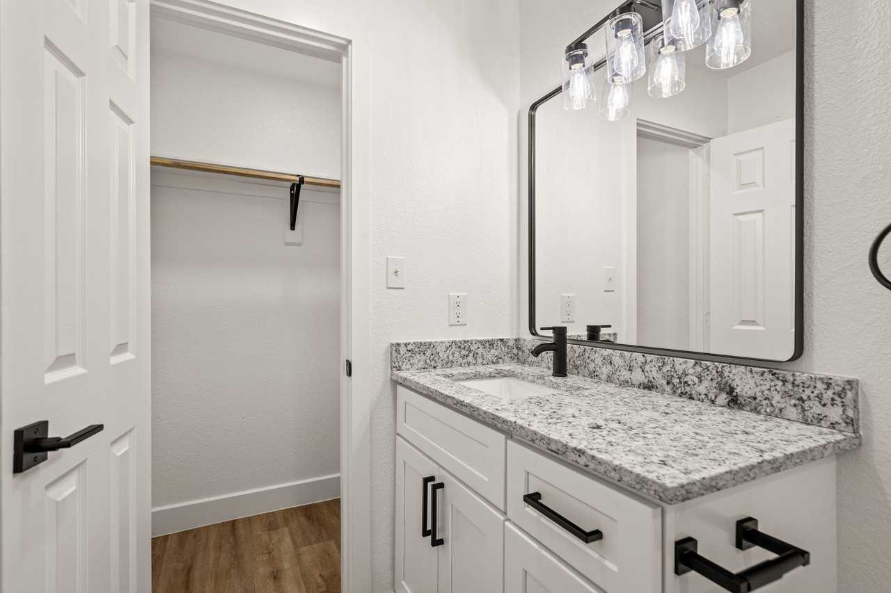 125 13th St Se #200 - Photo 7 of 10