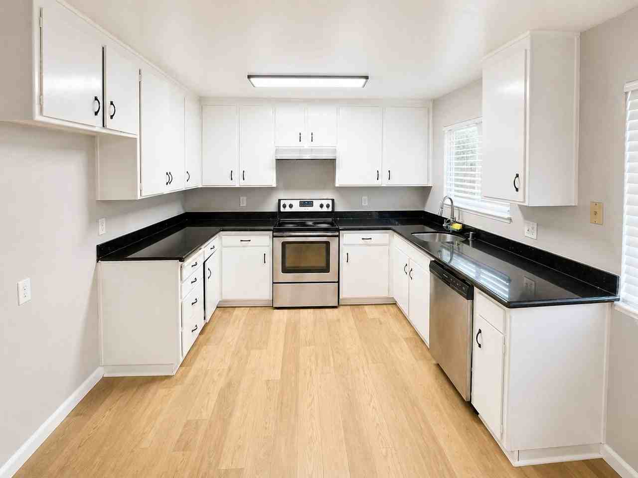 1112 Muir Ct - Photo 3 of 8