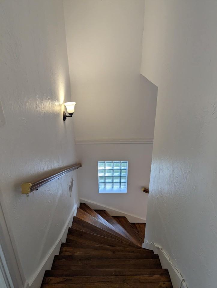 207 Adrienne St - Photo 5 of 17