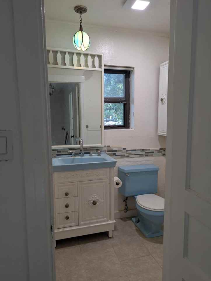 207 Adrienne St - Photo 6 of 17