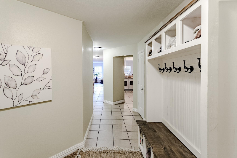 2048 Lake Trail Dr - Photo 2 of 11