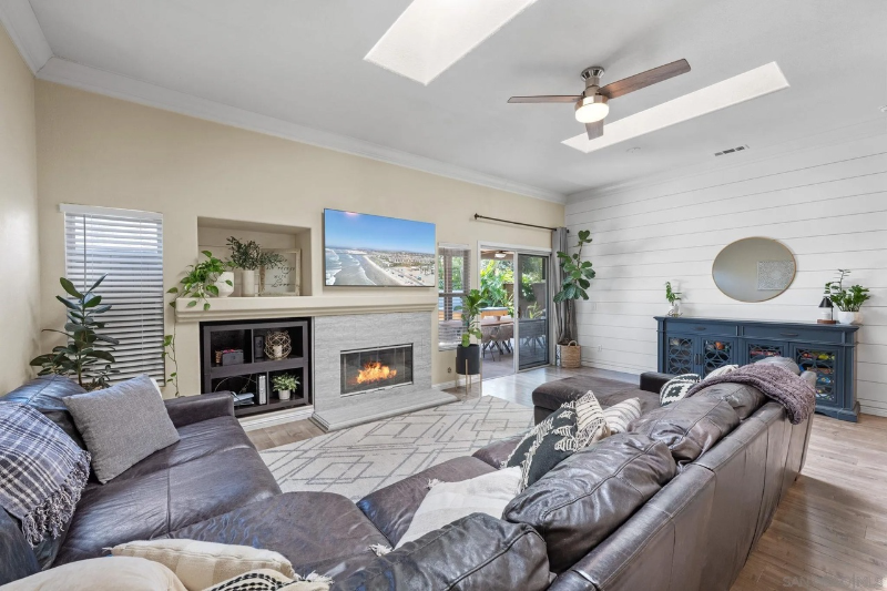 3925 Estancia Dr - Photo 2 of 11