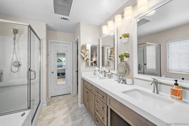 3925 Estancia Dr - Photo 6 of 11