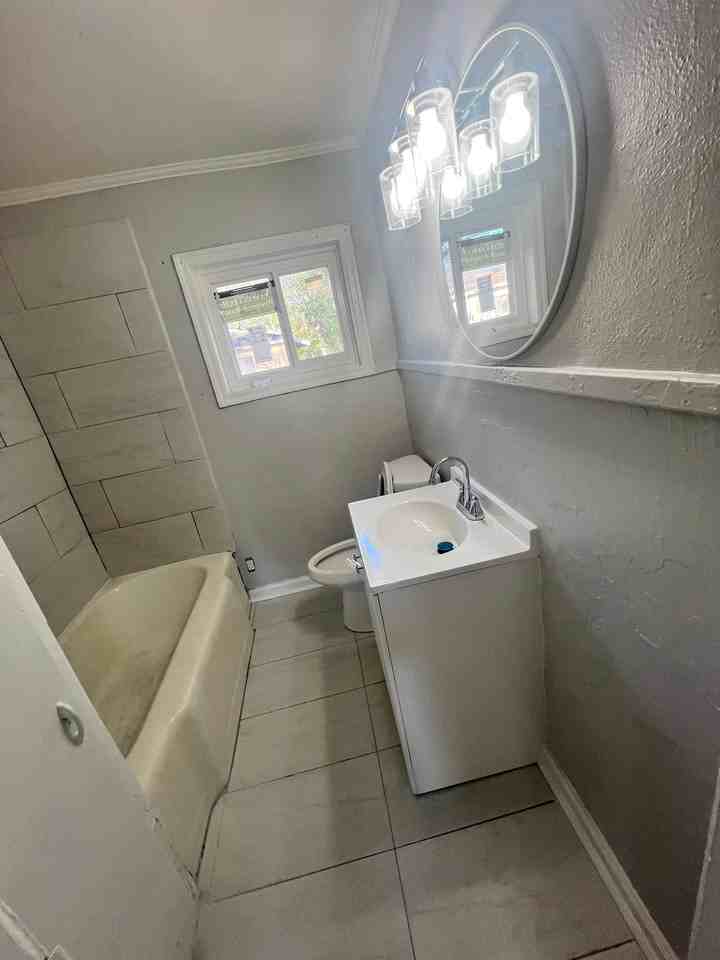 626 Catalpa Ave #2 - Photo 5 of 8