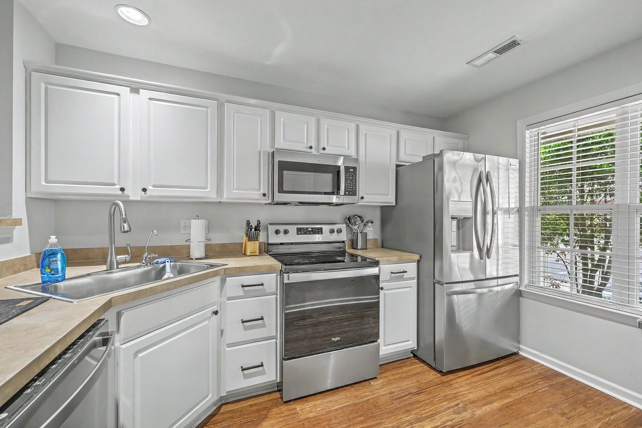 549 Tayrn Dr - Photo 3 of 24