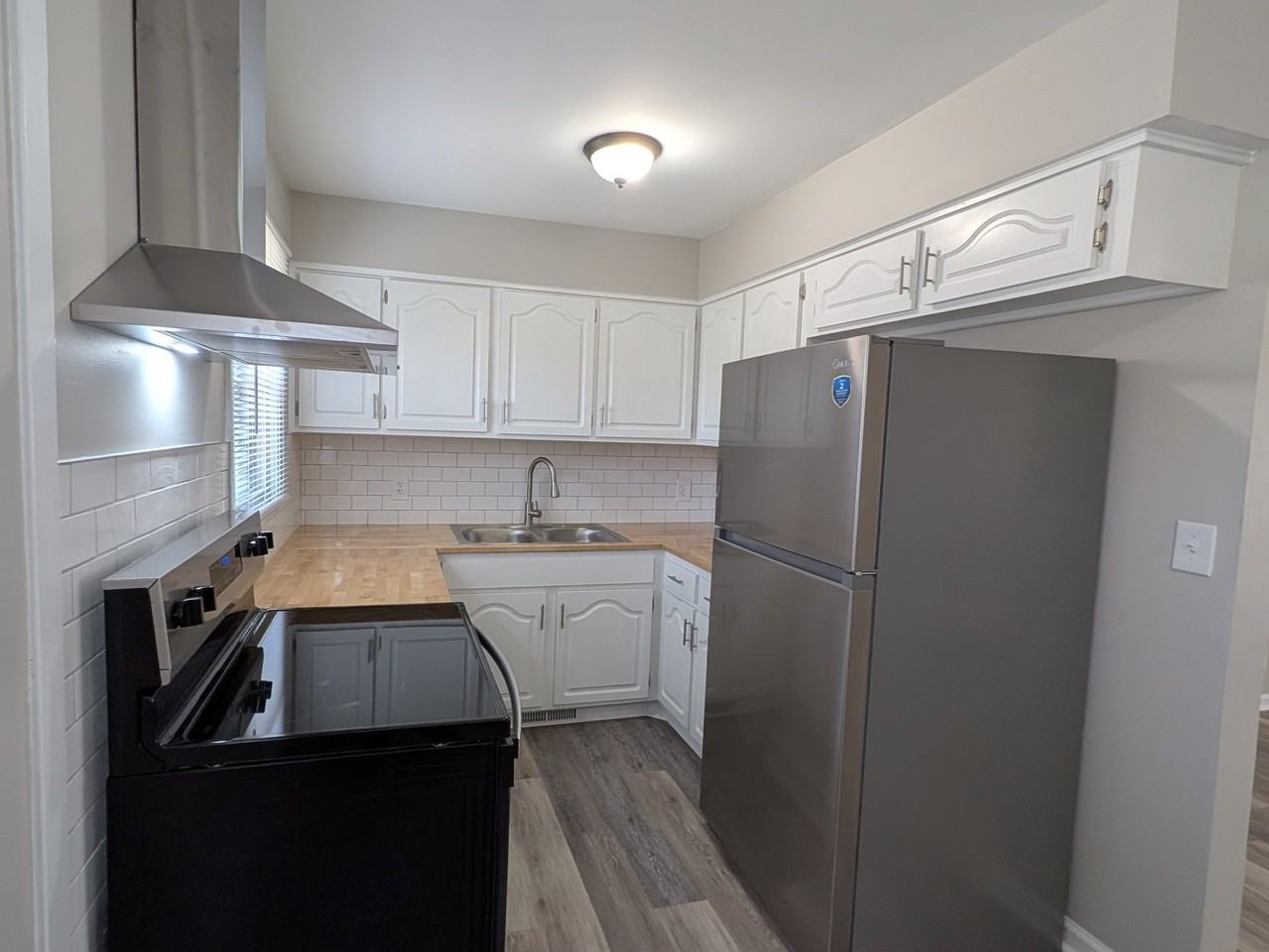 702 W 39th St N - Photo 3 of 12