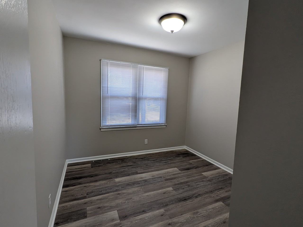 702 W 39th St N - Photo 6 of 12