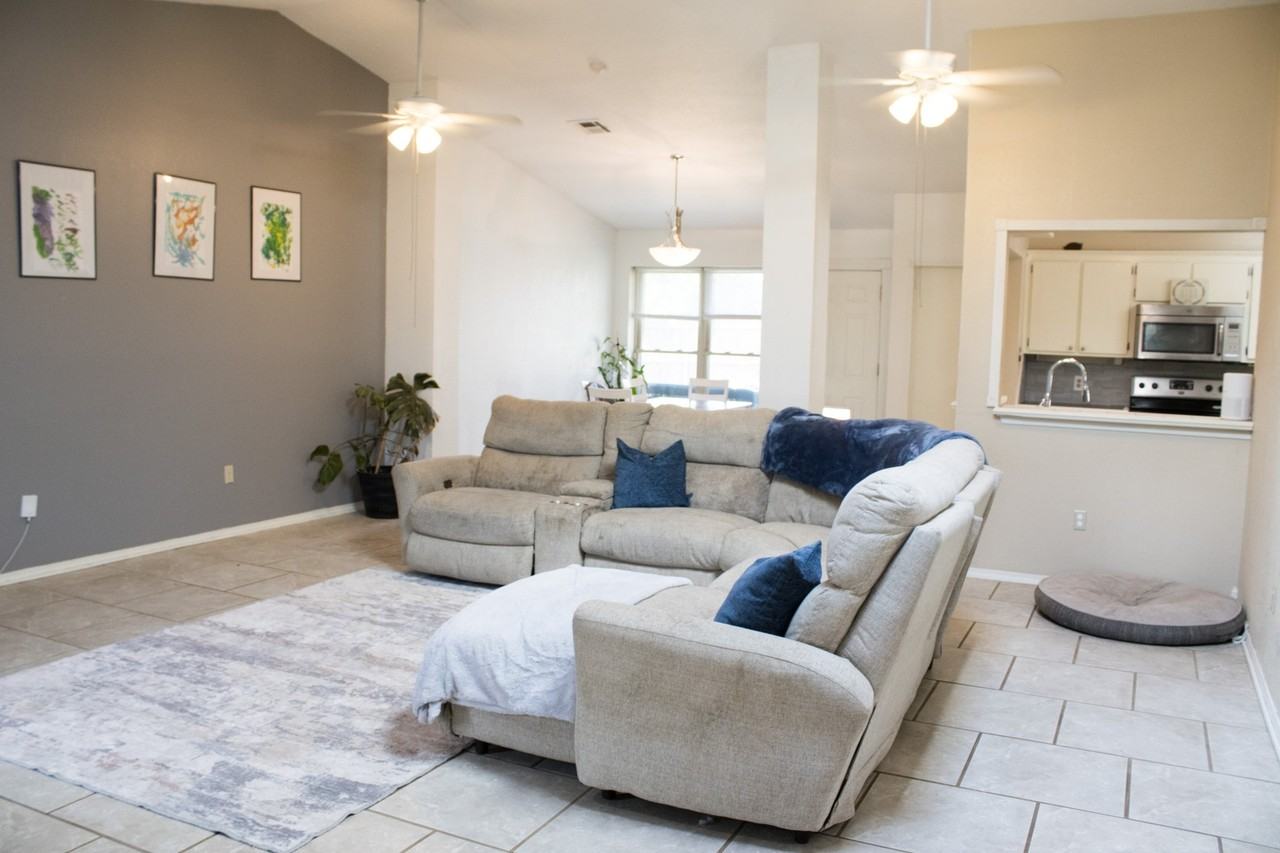 4715 Ne Bell Ave - Photo 3 of 16