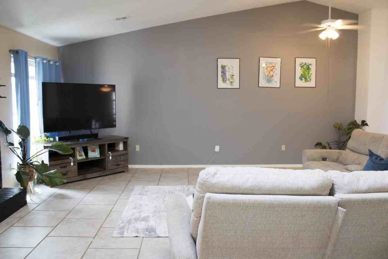 4715 Ne Bell Ave - Photo 4 of 16