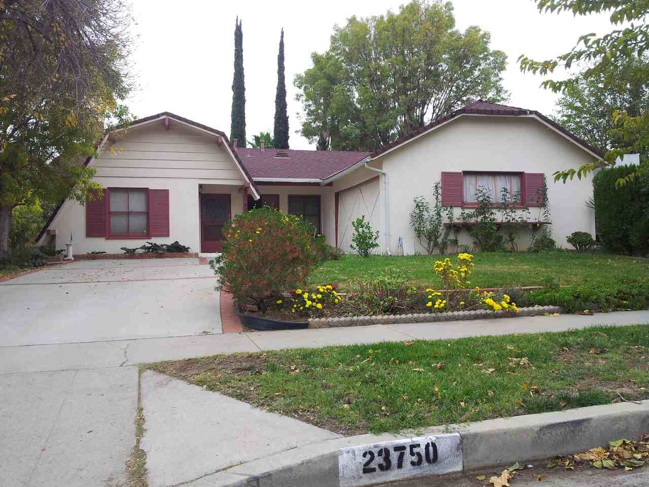 23750 Hartland St #NA - Photo 2 of 4