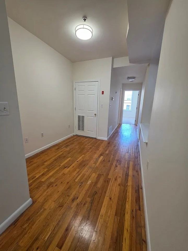 530 Monroe St #1 - Photo 4 of 5