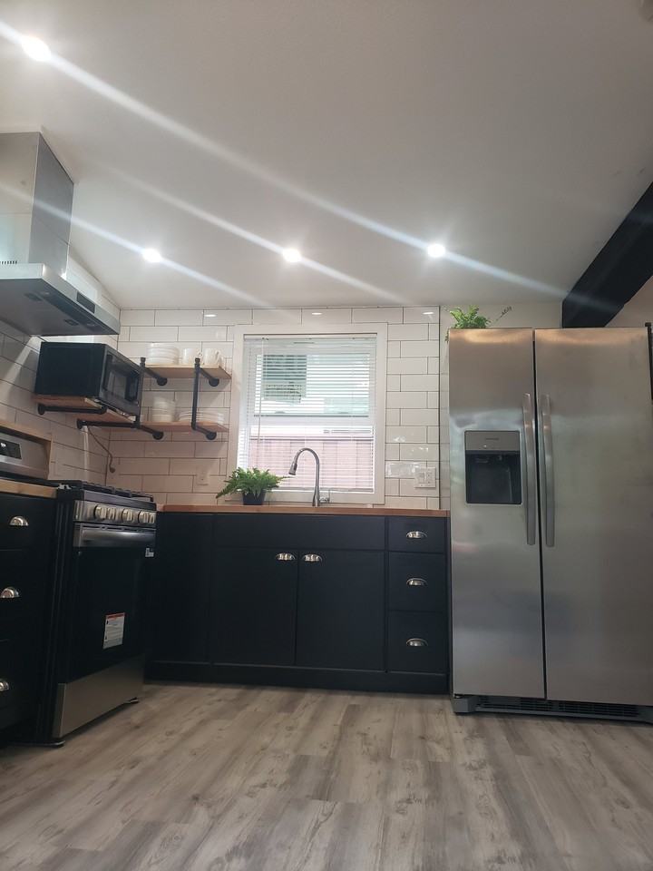 1332 Sandia Ave - Photo 4 of 12