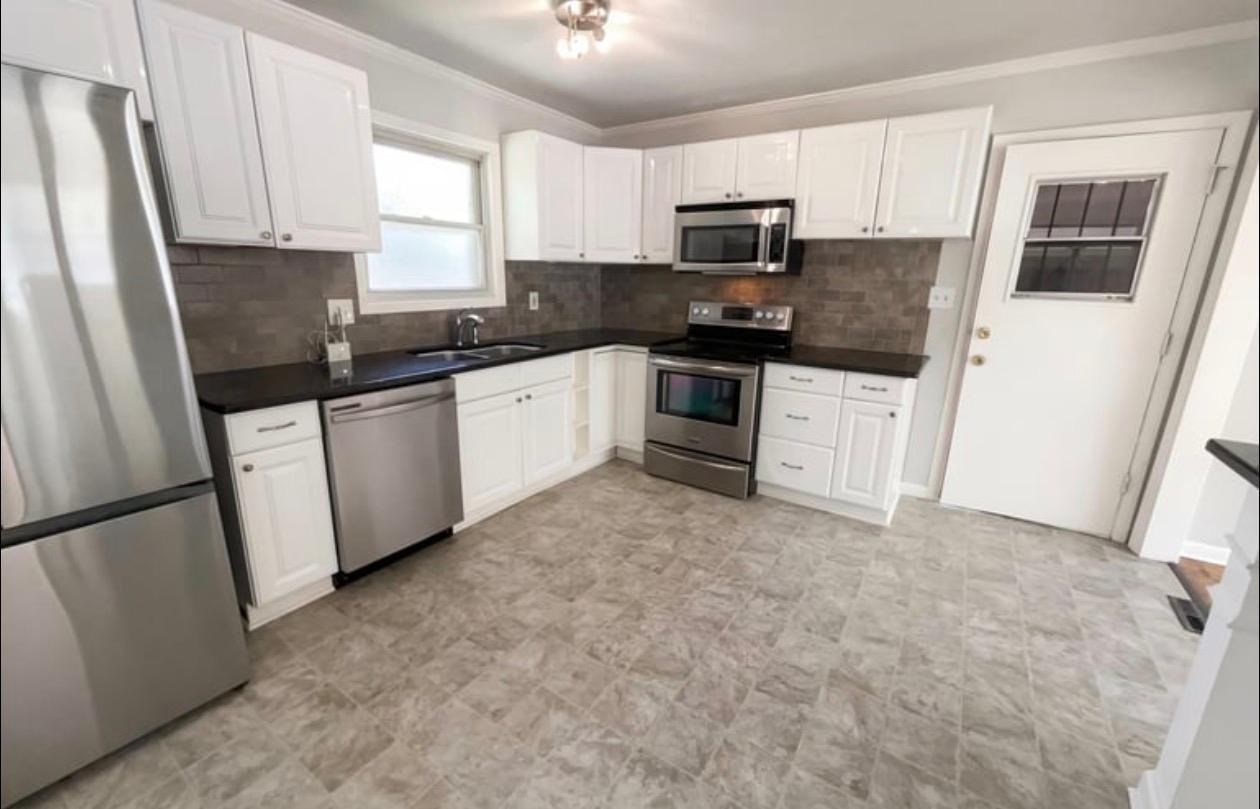 2890 Jerome Rd - Photo 2 of 5