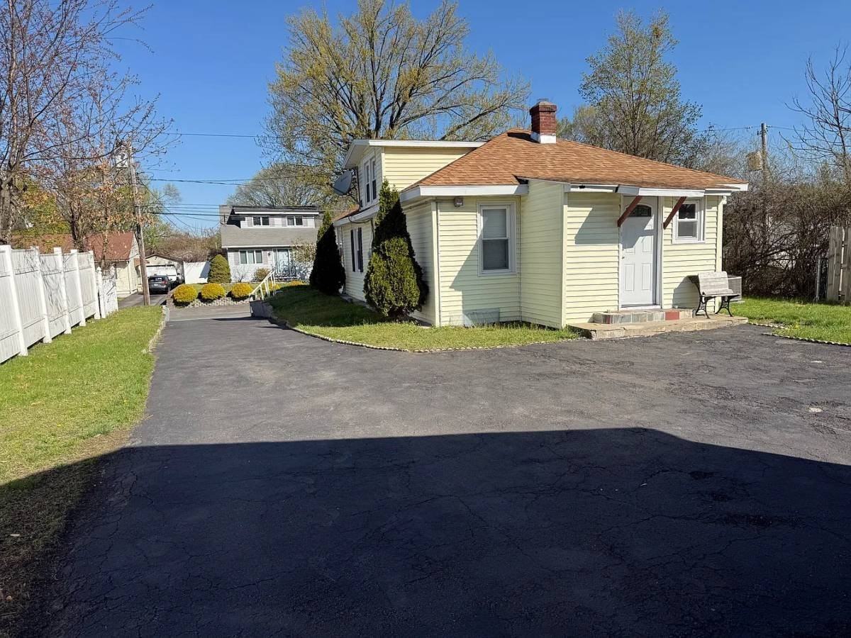 308 E 8Th Street - Photo 6 of 10