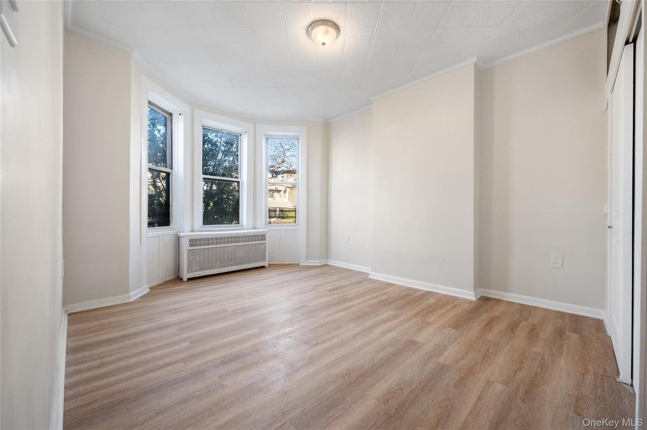 308 E 8Th Street - Photo 4 of 5