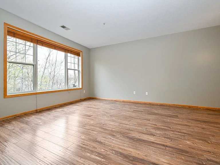 770 Wisconsin Ave N - Photo 5 of 20