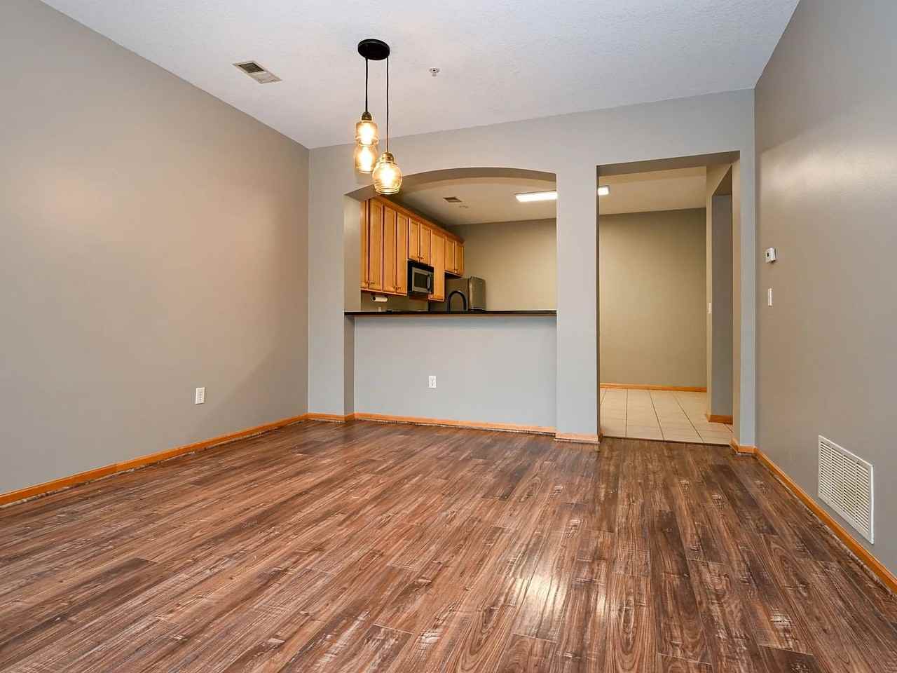 770 Wisconsin Ave N - Photo 6 of 20