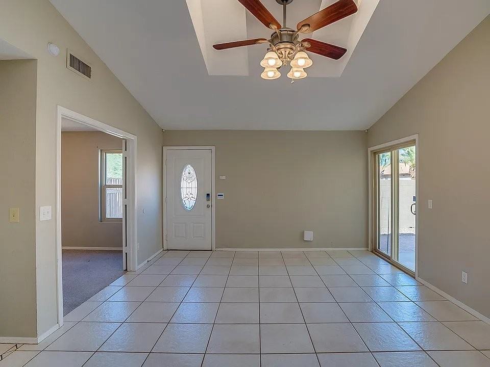 4512 E Grove Ave - Photo 3 of 12