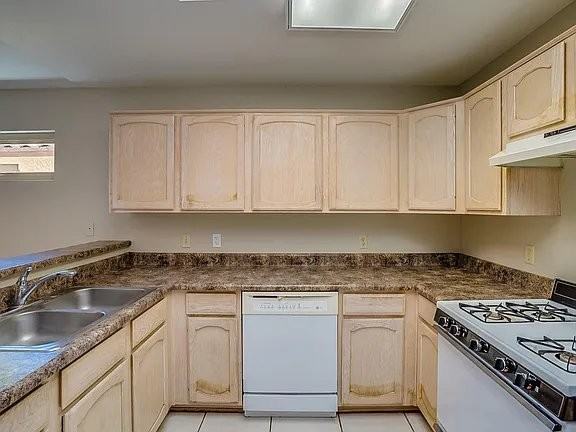 4512 E Grove Ave - Photo 5 of 12