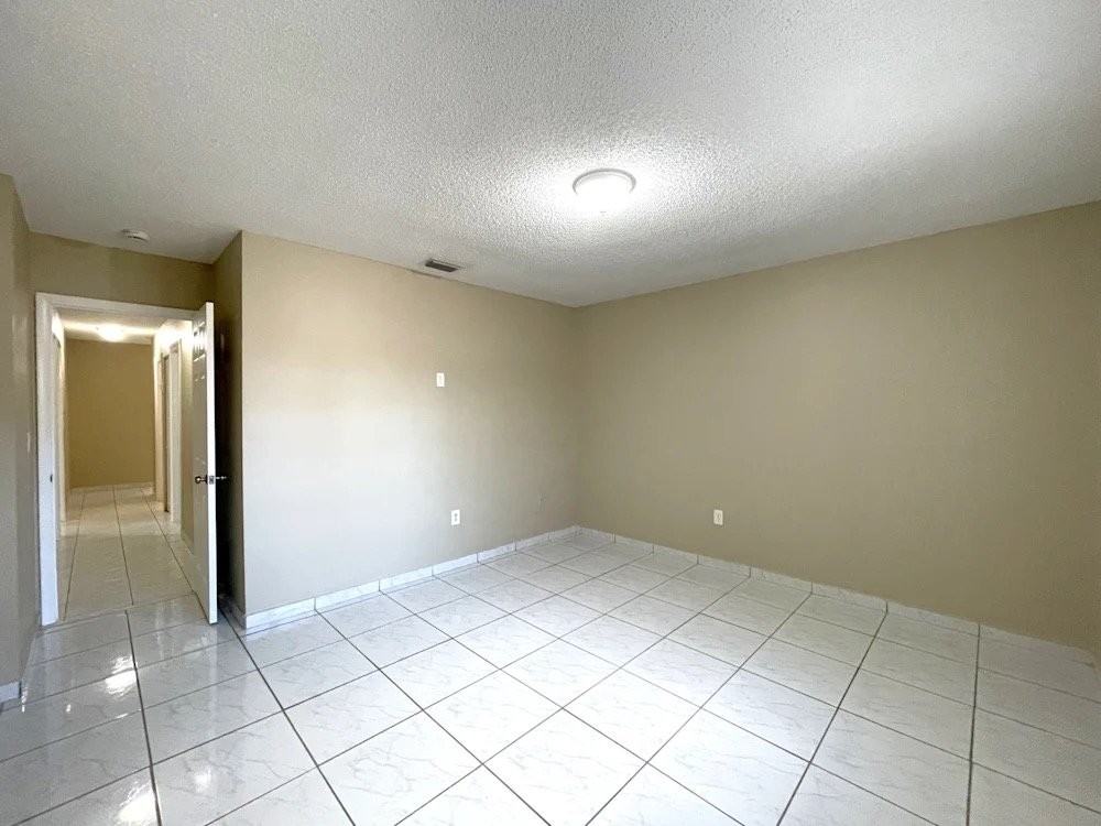 14206 Ne 52Nd St - Photo 4 of 10