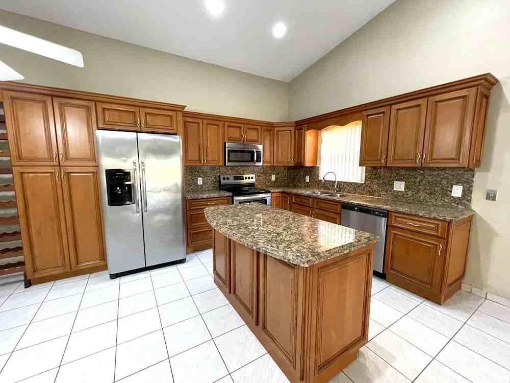 14206 Ne 52Nd St - Photo 5 of 10