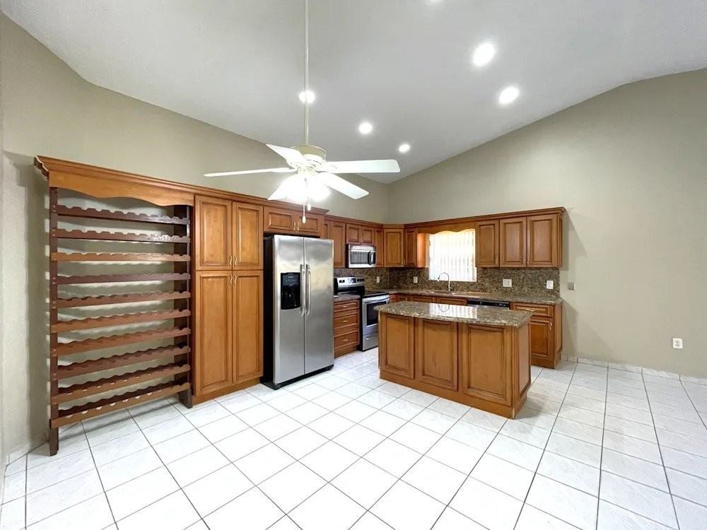 14206 Ne 52Nd St - Photo 6 of 10