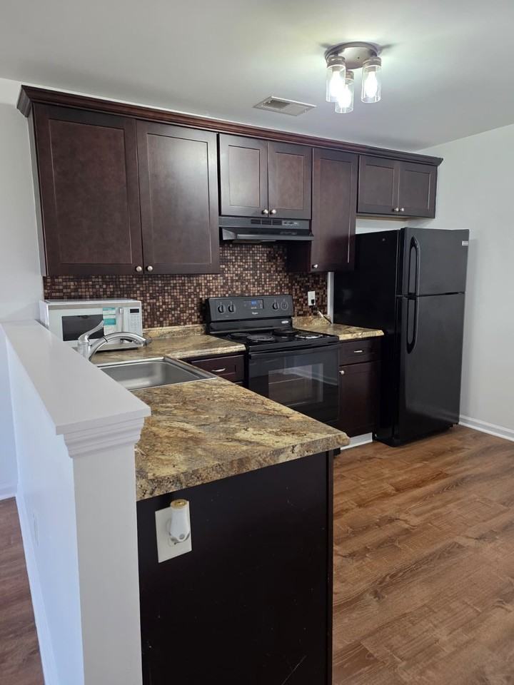 1262 Macedonia Dr - Photo 3 of 14