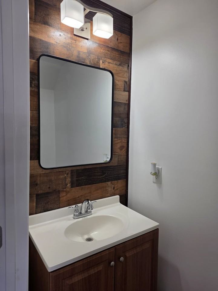 1262 Macedonia Dr - Photo 4 of 14