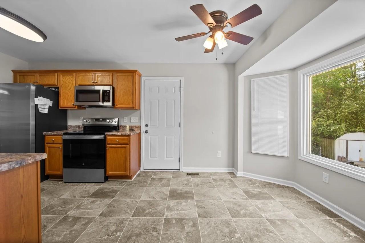 1213 Butterwood Cir - Photo 2 of 8