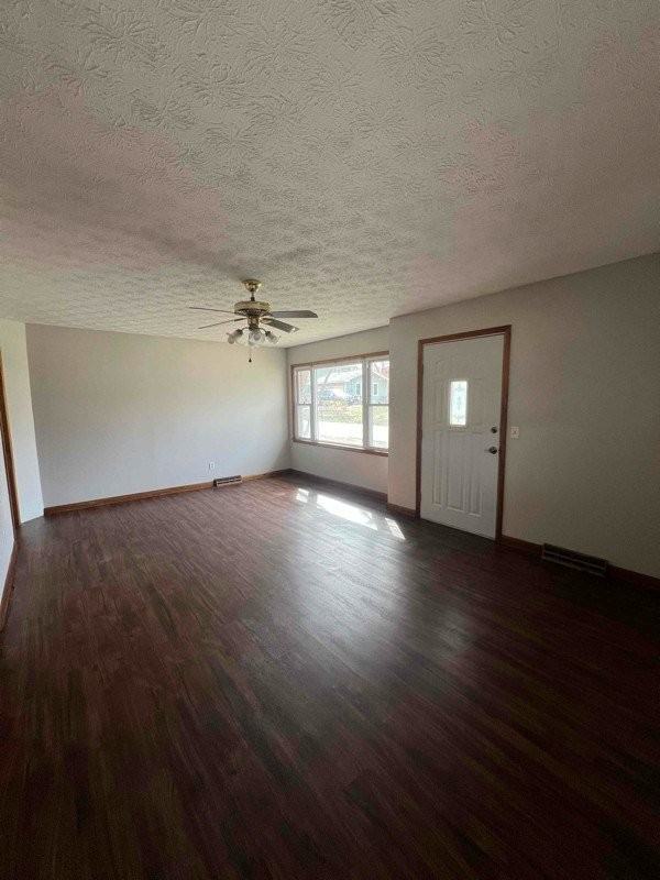 221 W Bedford St - Photo 2 of 7
